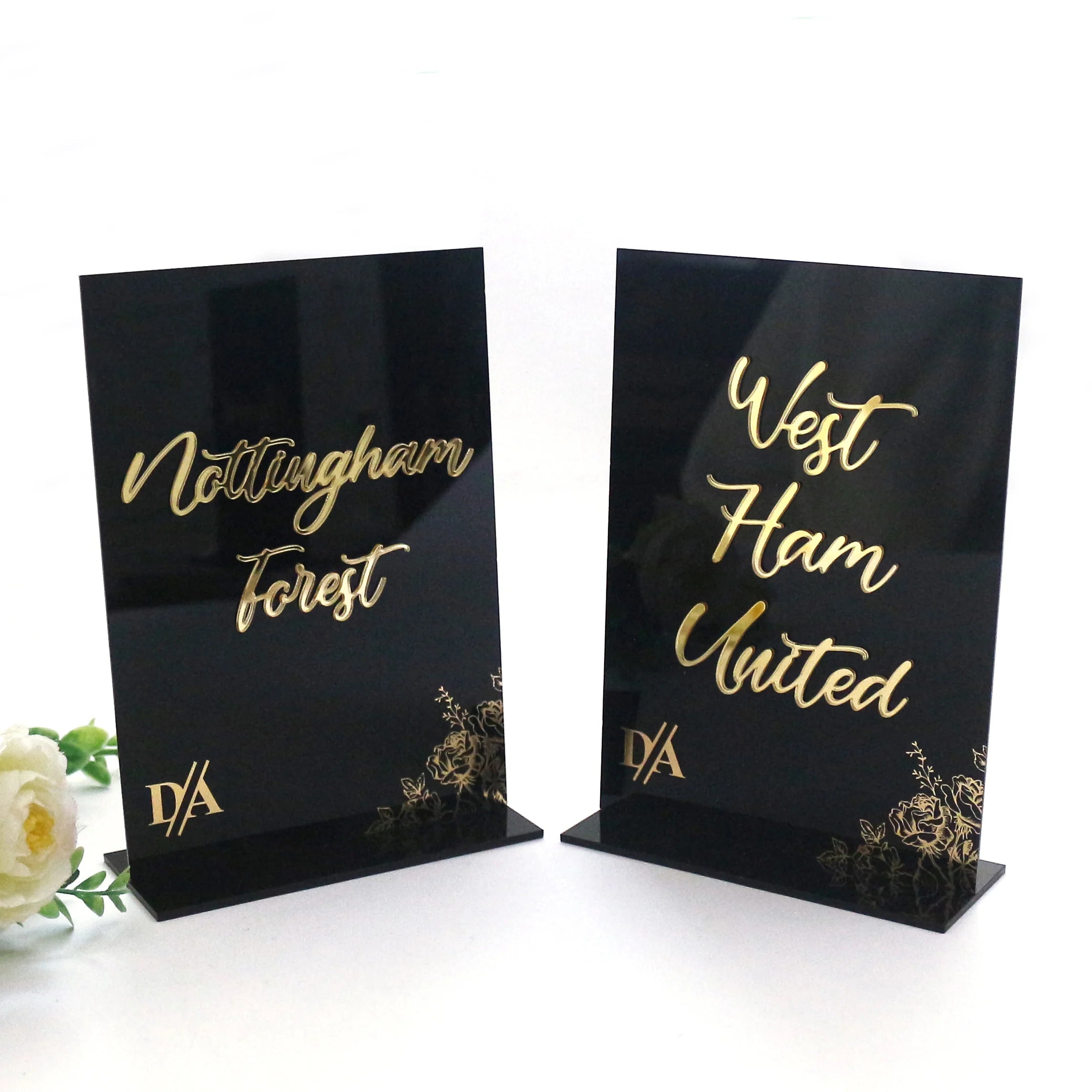 Luxurious Wedding Table Place Cards Mirror Acrylic Stands With Different Laser Cut Name Tags in Mirror Acrylic Table Number