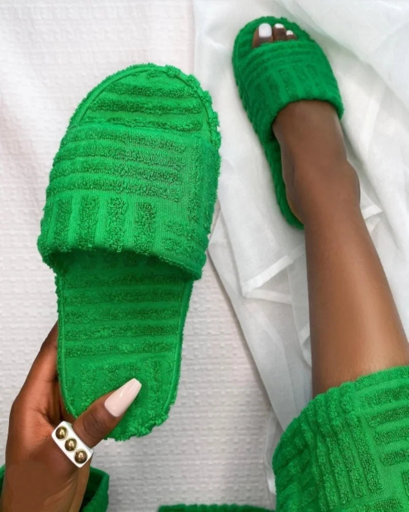 Fashionable Designer Winter Fur Slippers for Women Anti-Slip Platform Zapatos New Famous Brand Winter Fur Slides