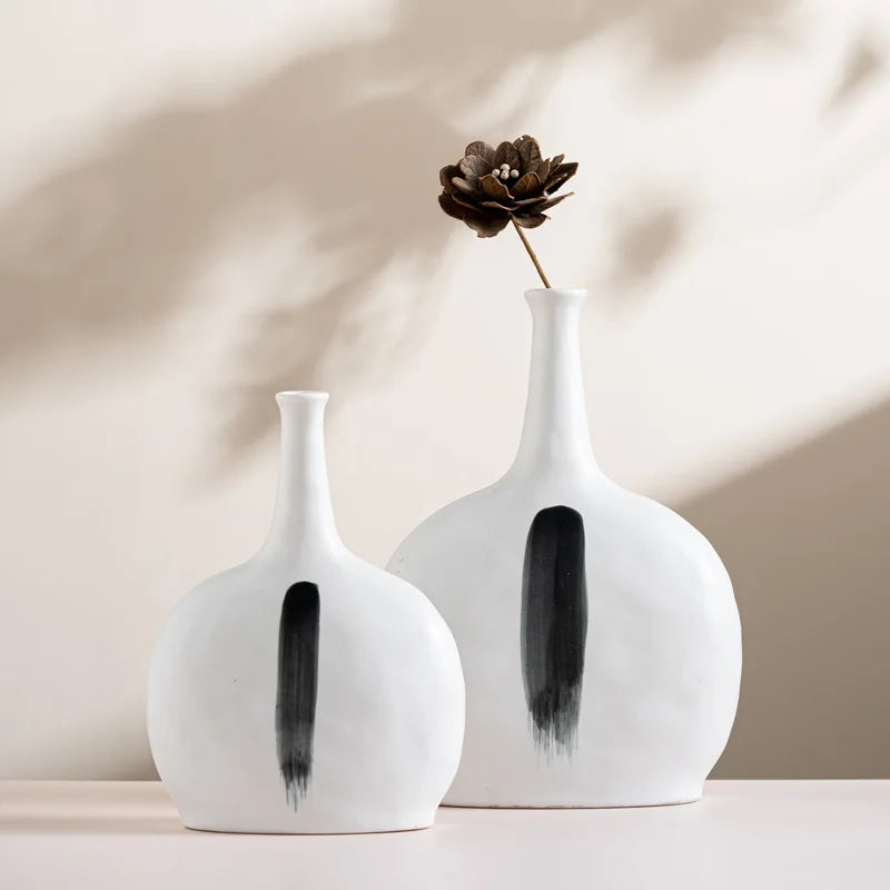 Trendy High-End Creative Home Decor Simple Small Mouth Ceramic Vase for Desktop Flower Arrangement Modern Matt Tabletop Vase