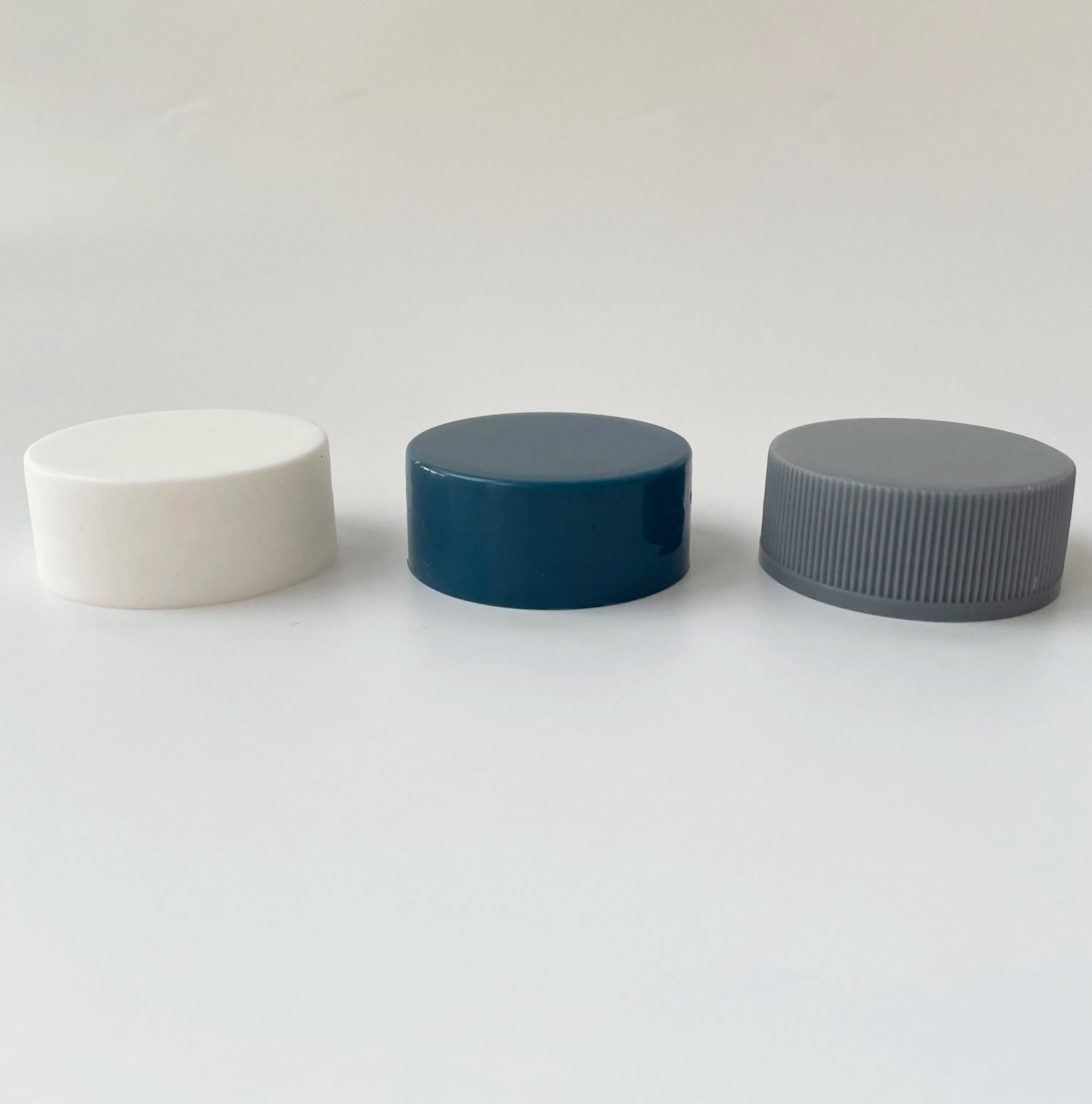 38-400 38-410 38mm Ribbed Lids White PP Plastic Smooth Flat Top Ribbed Sides Screw Top Caps 38mm Screw Caps