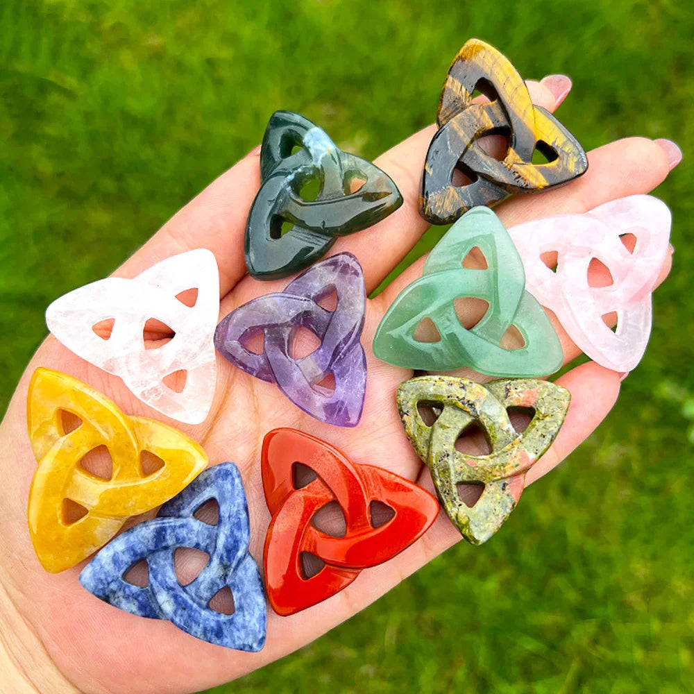 Hot Sales Natural Crystal Irish Celtic Knot Carving Pendant Polished Quartz Gemstone with Mixed Stones Crafts Decorative Gifts