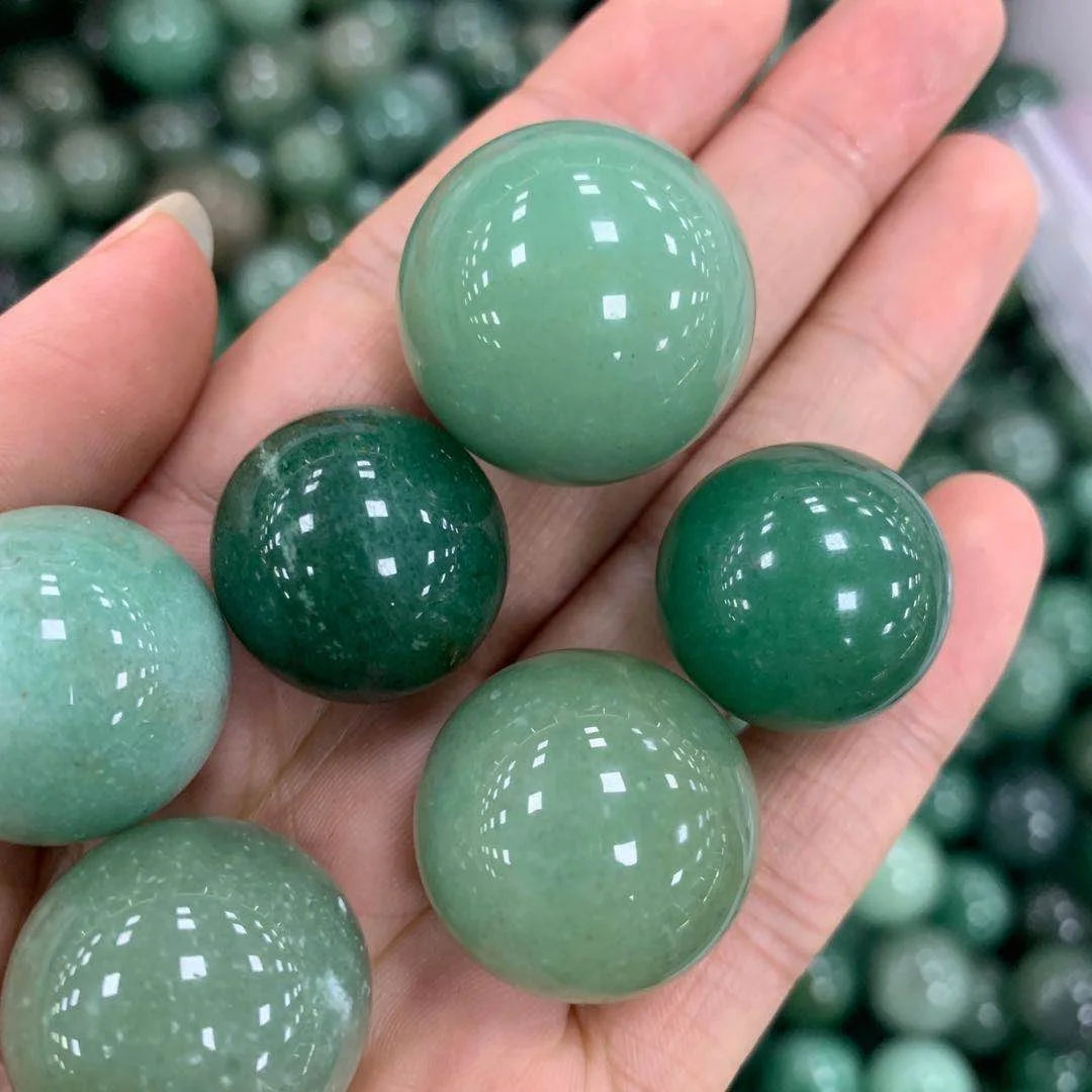 Wholesale European Style Yinglai Brand Folk Crafts Healing Stone Feng Shui Crystal Quartz Green Aventurine Polished Medal Home
