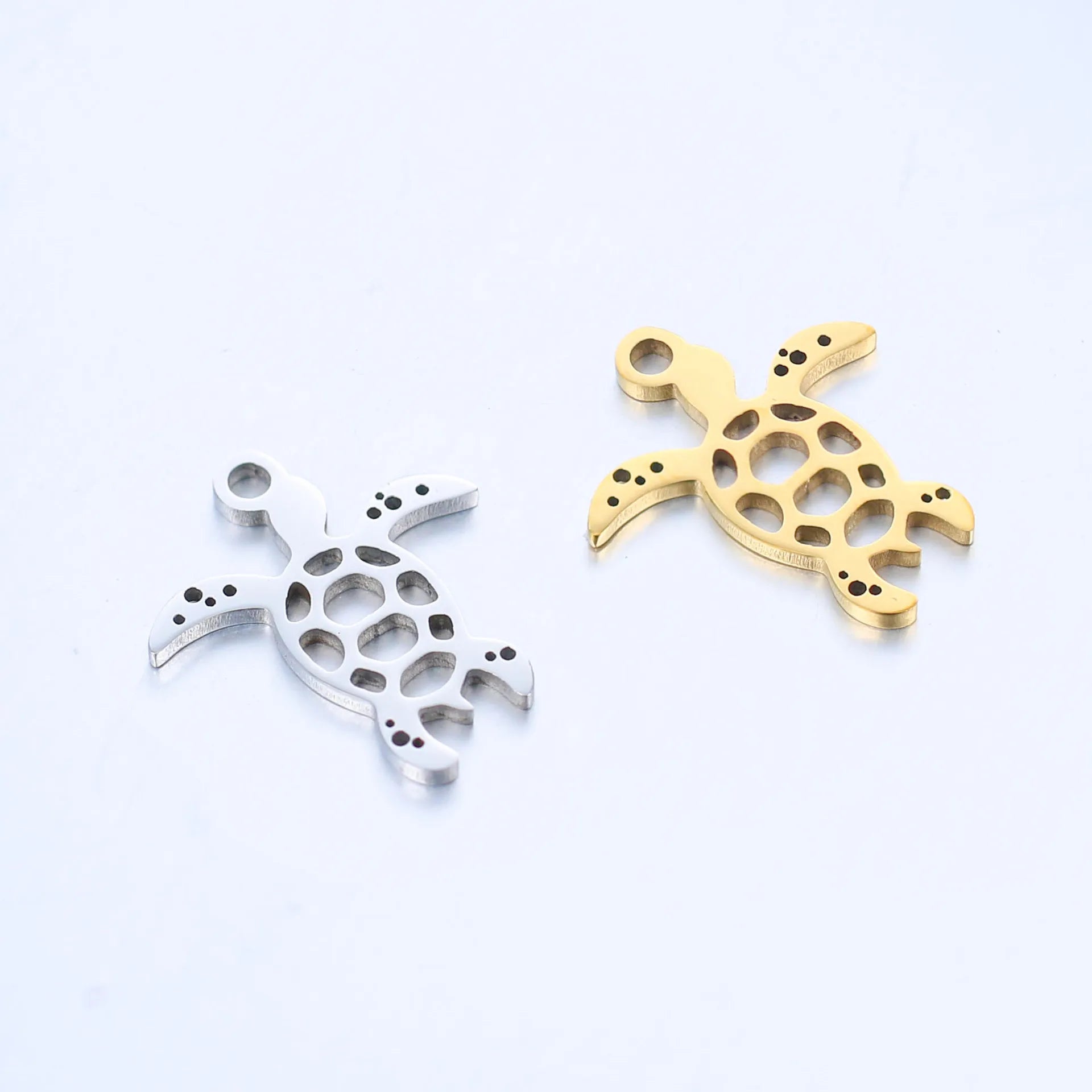 Hole Stainless Steel Sea Turtle Pendant Luxury Hollow Turtle Waterproof Charms Pendant for Necklace Bracelet Use