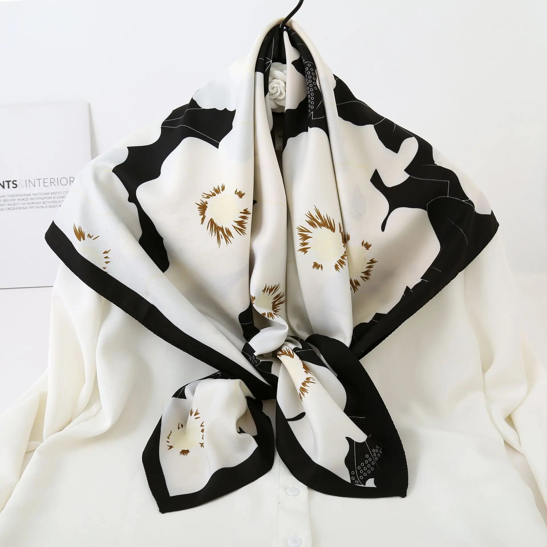 Hot Selling Large Square 90*90cm Head Hijab Shawls for Women Luxury Design Flower Pattern Printed Bandana Square Silk Head Scarf