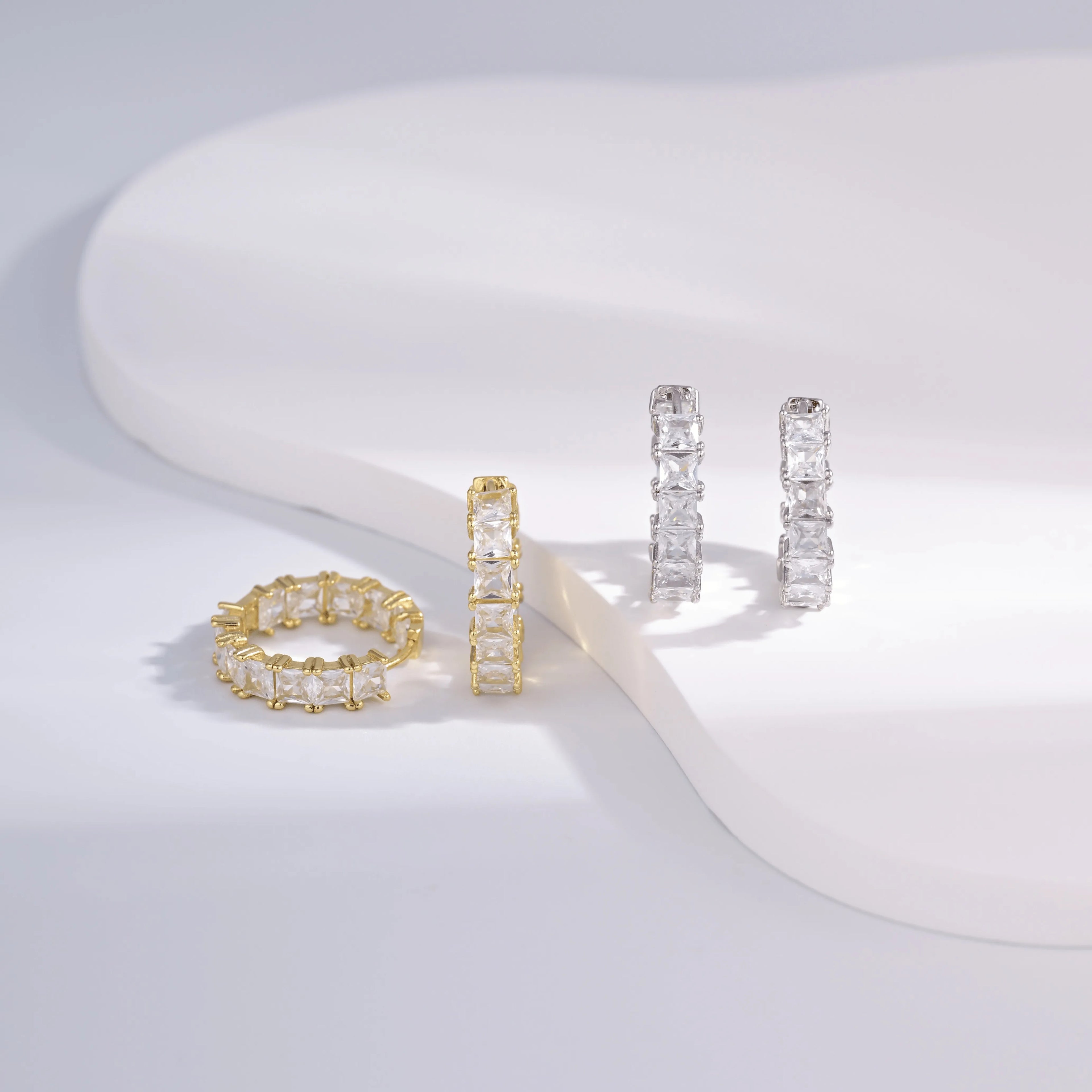 Wholesale Earrings Jewelry Gold Rhodium Plated Cubic Zirconia Round Huggie 925 Sterling Silver Fine Jewelry Earrings
