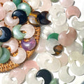 Hot Sale 100/bag Natural Polished Mixed Material Crystal Moon Healing Stones for Gifts Moon Shape Stone Decoration