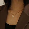 Fashion Jewelry Necklace 18k Gold Plated Zircon White Shell Round Pendant Necklace for Women Wholesale