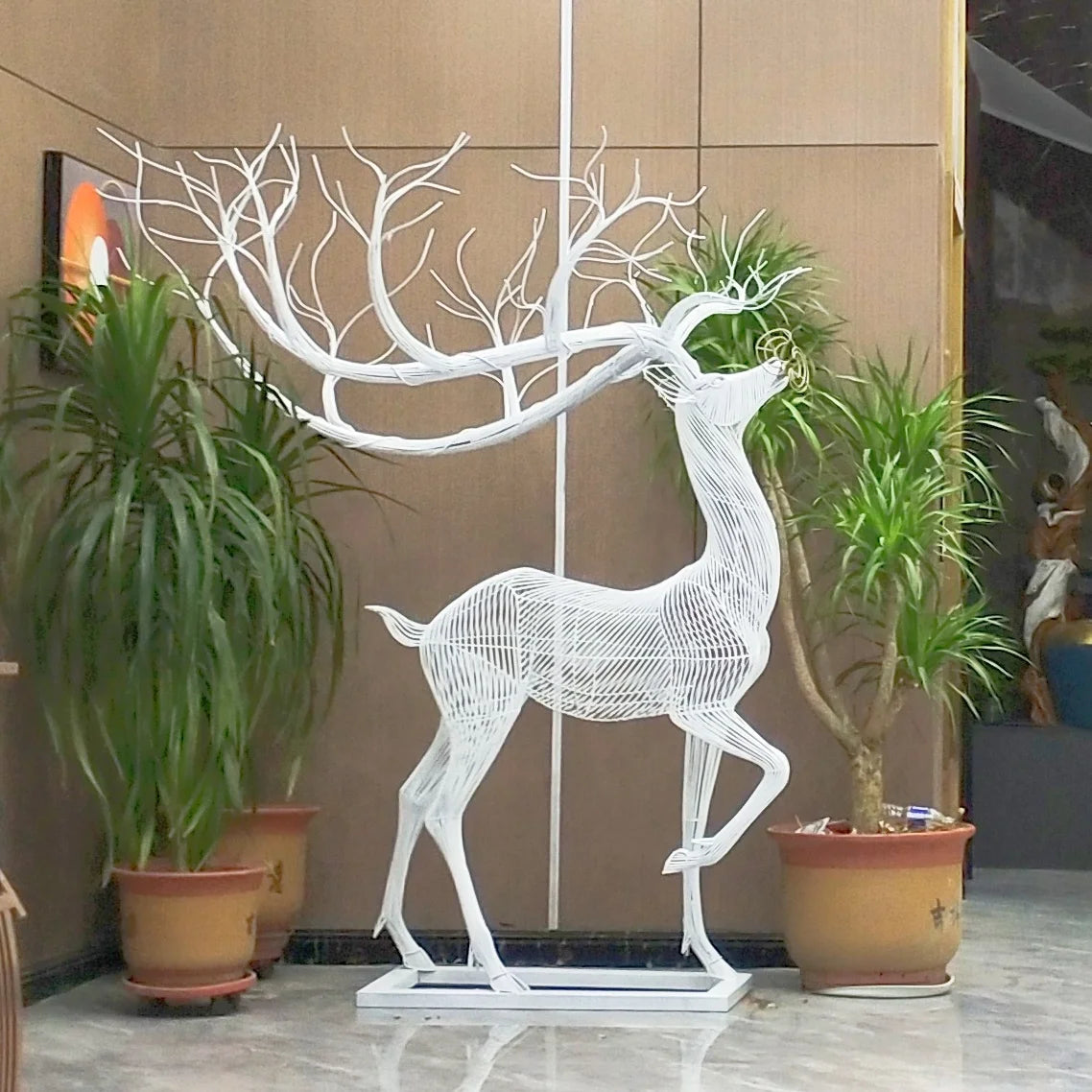 Yard Garden Hot Sale Customized Mesh Wire Frame with Led Lights Art Animal Wire Sculpture