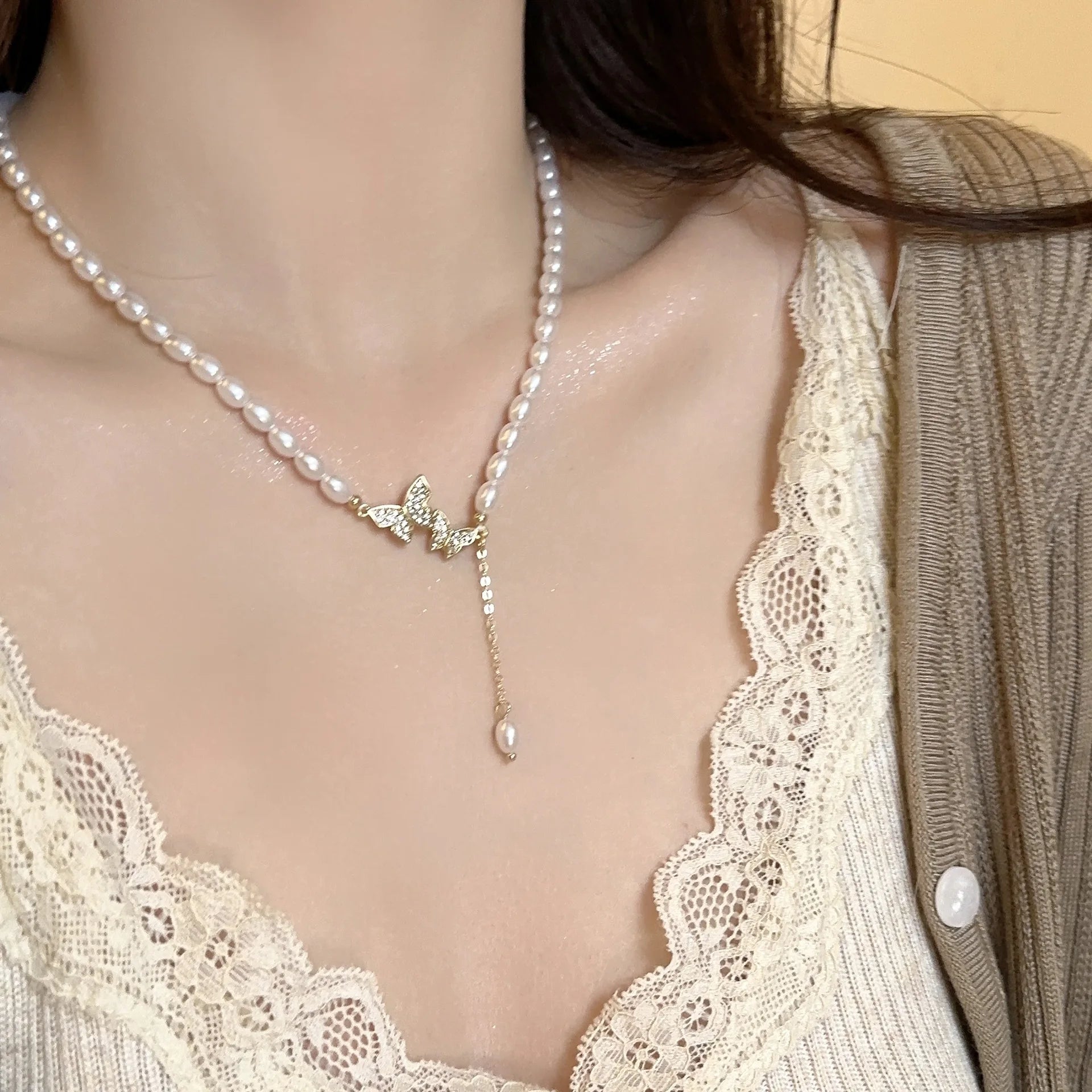 Hot Selling Fashion Luxury Baroque Style Pearl Necklace Exquisite Butterfly Zircon Necklace to My Daughter