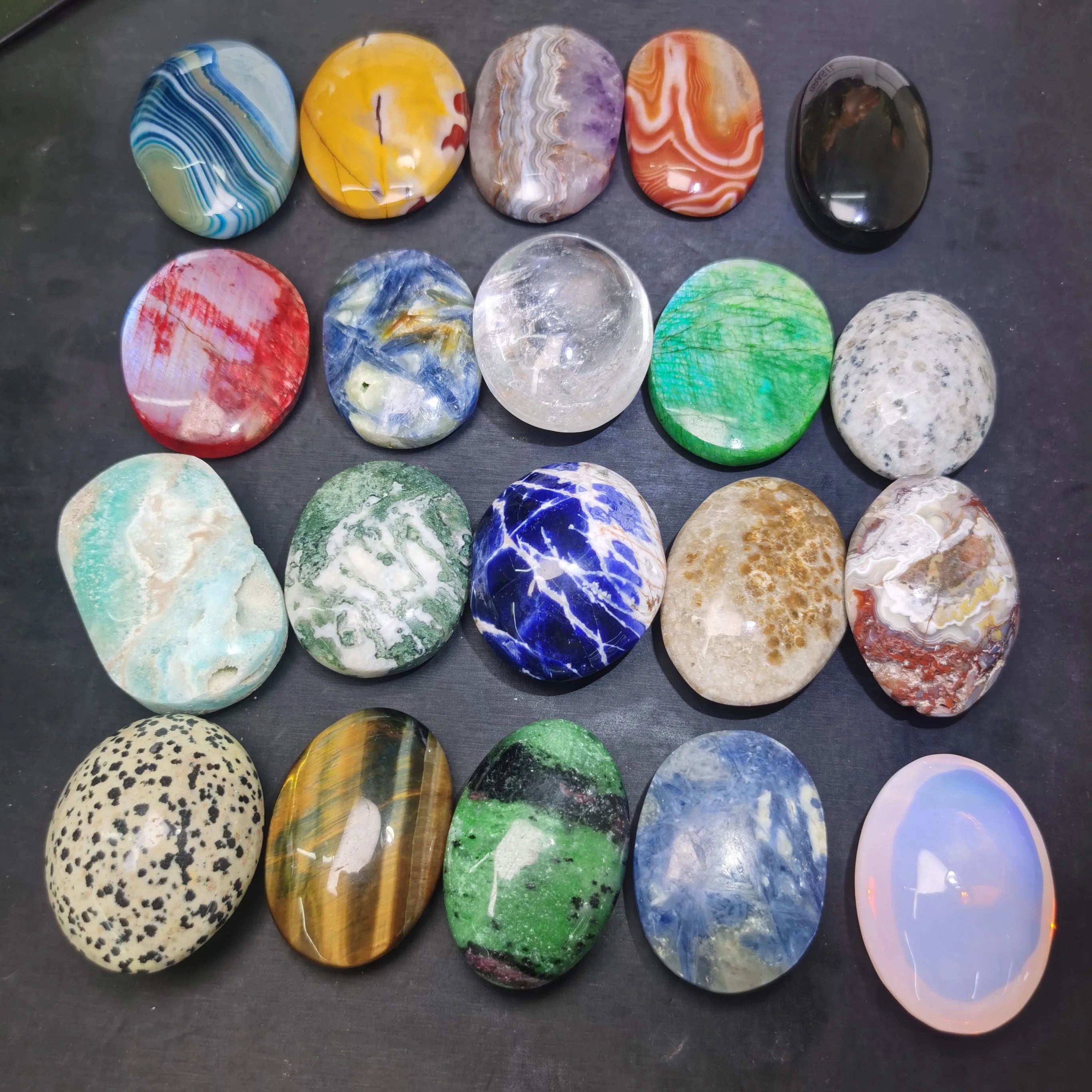 Wholesale Mixed Materials Natural Crystals Point Rose Quartz Tower Amethyst Clear Quartz Citrine Crystal Palm Stone