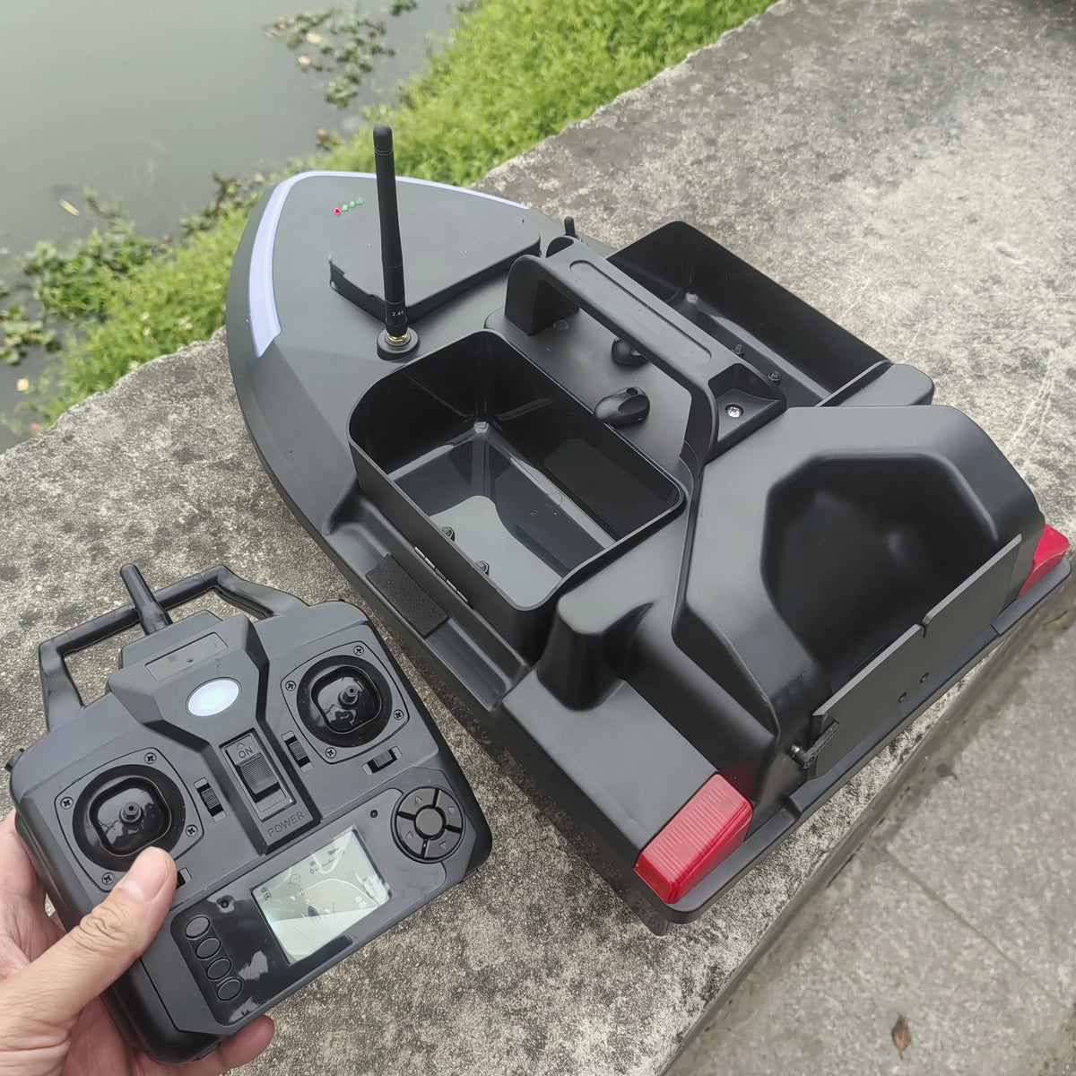 Flytec V020 High Speed 500m GPS RC Bait Boat Intelligent 40 Positioning Points 3 Hoppers Fishing Bait Boat With LED Light MegaBDM