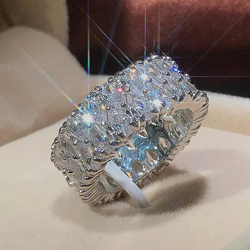 Luxury Wedding Anniversary Ring CZ Prong Setting Fashion Engagement Rings for Women Double Drainage Drop Zircon Ring