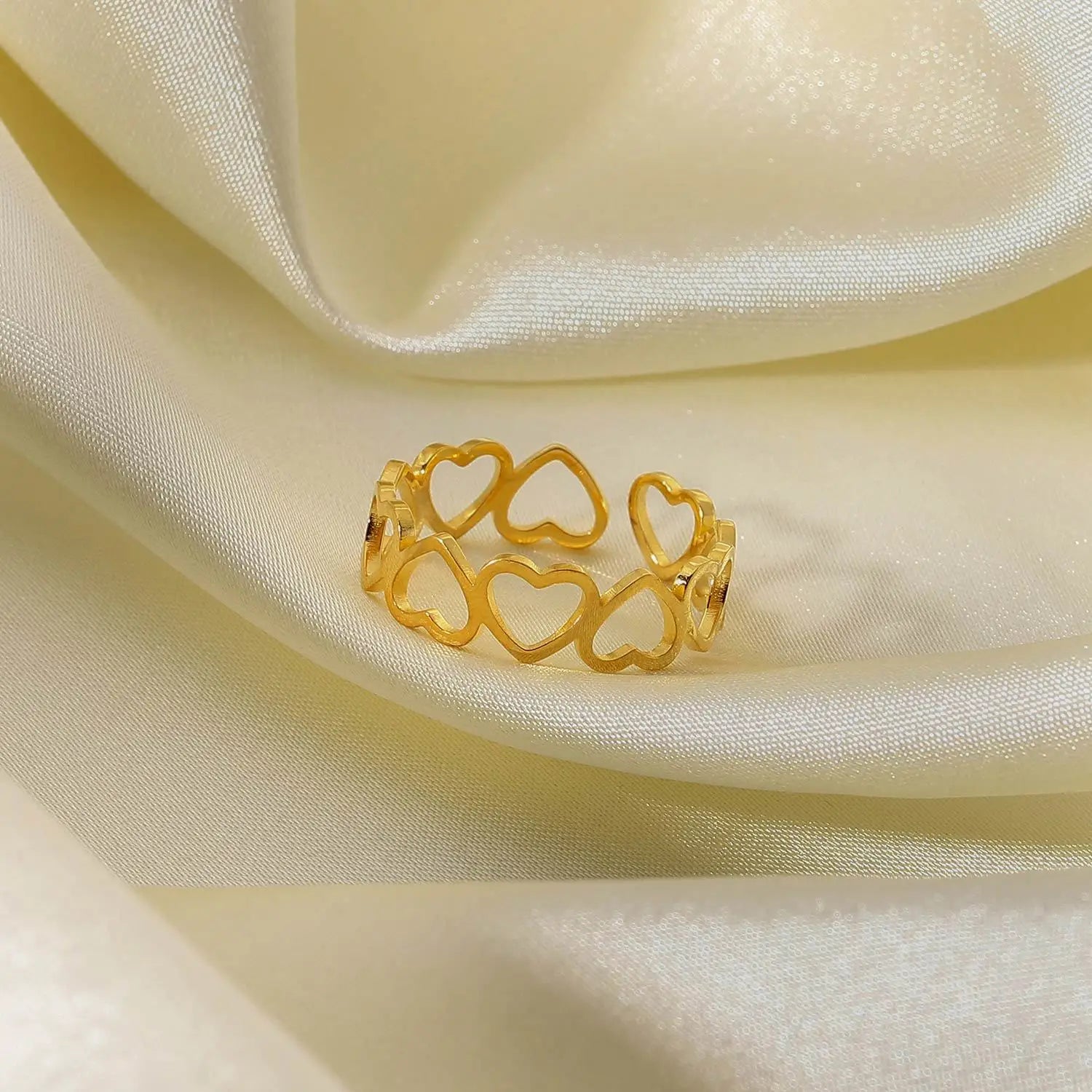 New Fashion Cute Hollow Love Heart Romantic Gold Opened Adjustable Stacking Stainless Steel Rings for Women