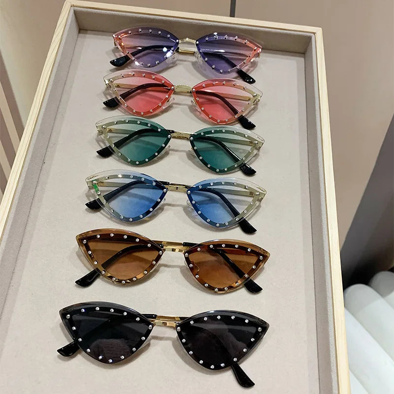 Lmamba 50330 Luxury Crystal Diamond Cat Eye Sunglasses Women Brand Designer Matte Black Pink Frame Bling Bling Sun Glasses 2024