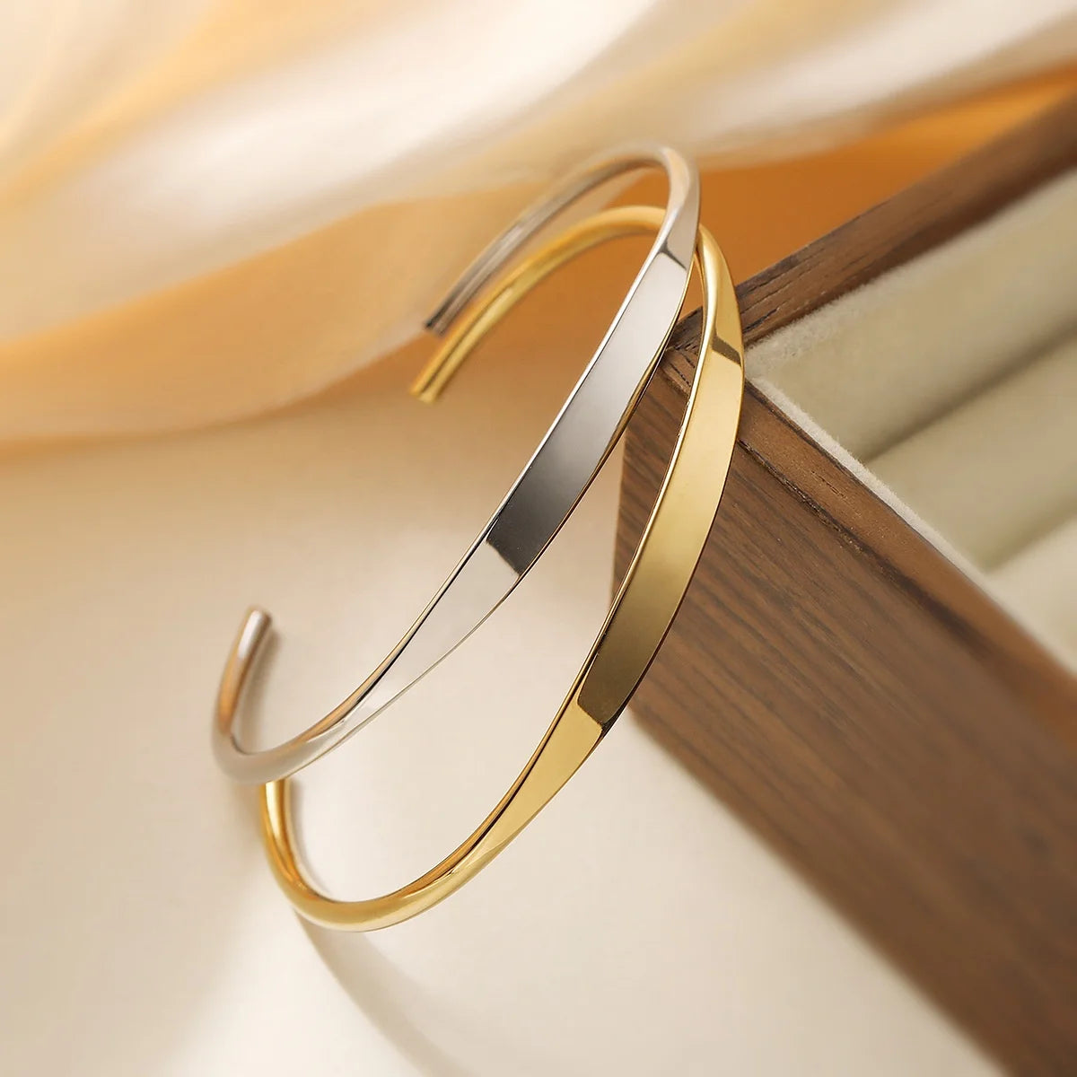 Ouj Simplicity Stainless Steel Letter C Shaped Cuff Bracelet Can Be Engraved Anti-allergy and Non-fading Bracelet