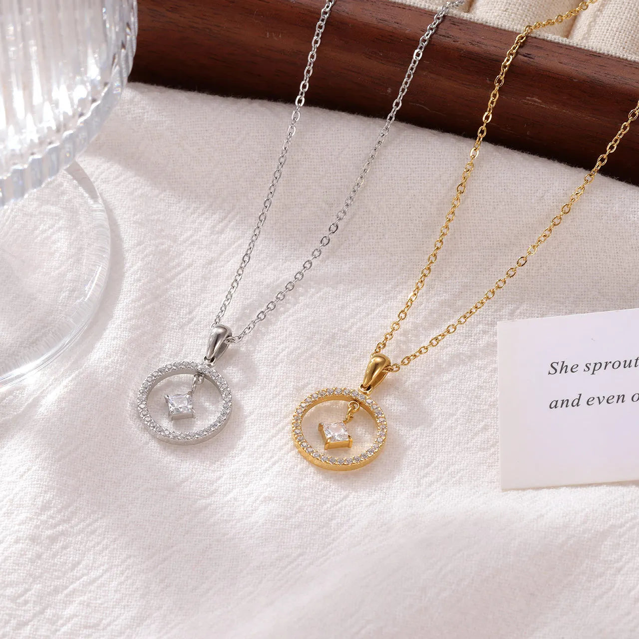 Fashion Stainless Steel Hollow Round Oval Inlaid Zircon Pendant Necklace Delicate Jewelry Gold Plated Necklace for Women