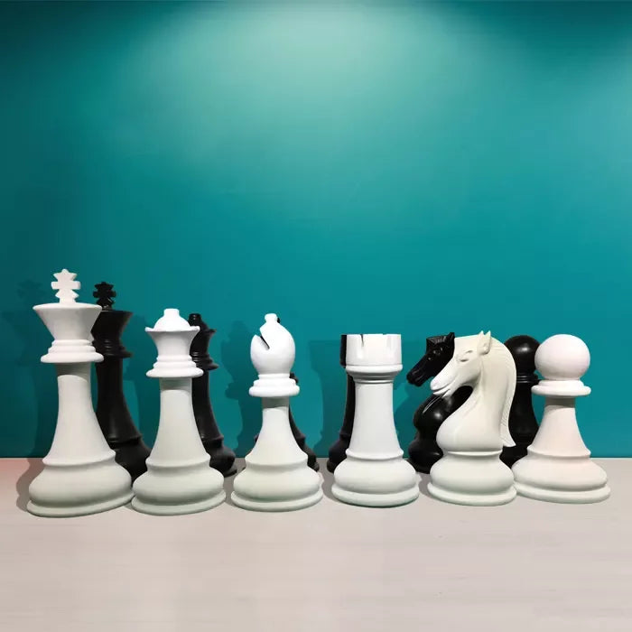Photography Prop Giant Fiberglass Resin Full Set Black and White Chess Set Sculpture for Outdoor Home Garden Theme Decoration