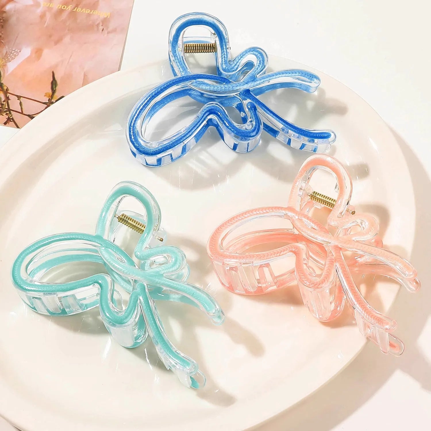Hot Selling Elegant Gradient Color Butterfly Acrylic Hair Claw Clips New Design Shark Hair Clip for Women's Hair Accessories