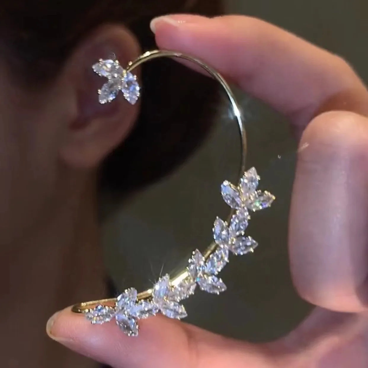 Sparkling Leaf Without Piercing Ear Cuff Clip Earrings  Women Fashion Bling Bling Ear Cuff Earring Clip