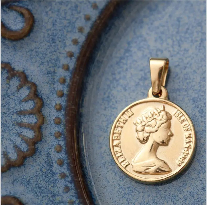 British Retro Coin Pendants Cool Wind Clavicle Chain Elisabeth 1989 Dollar Medal Gold Round Card Portrait Pendant