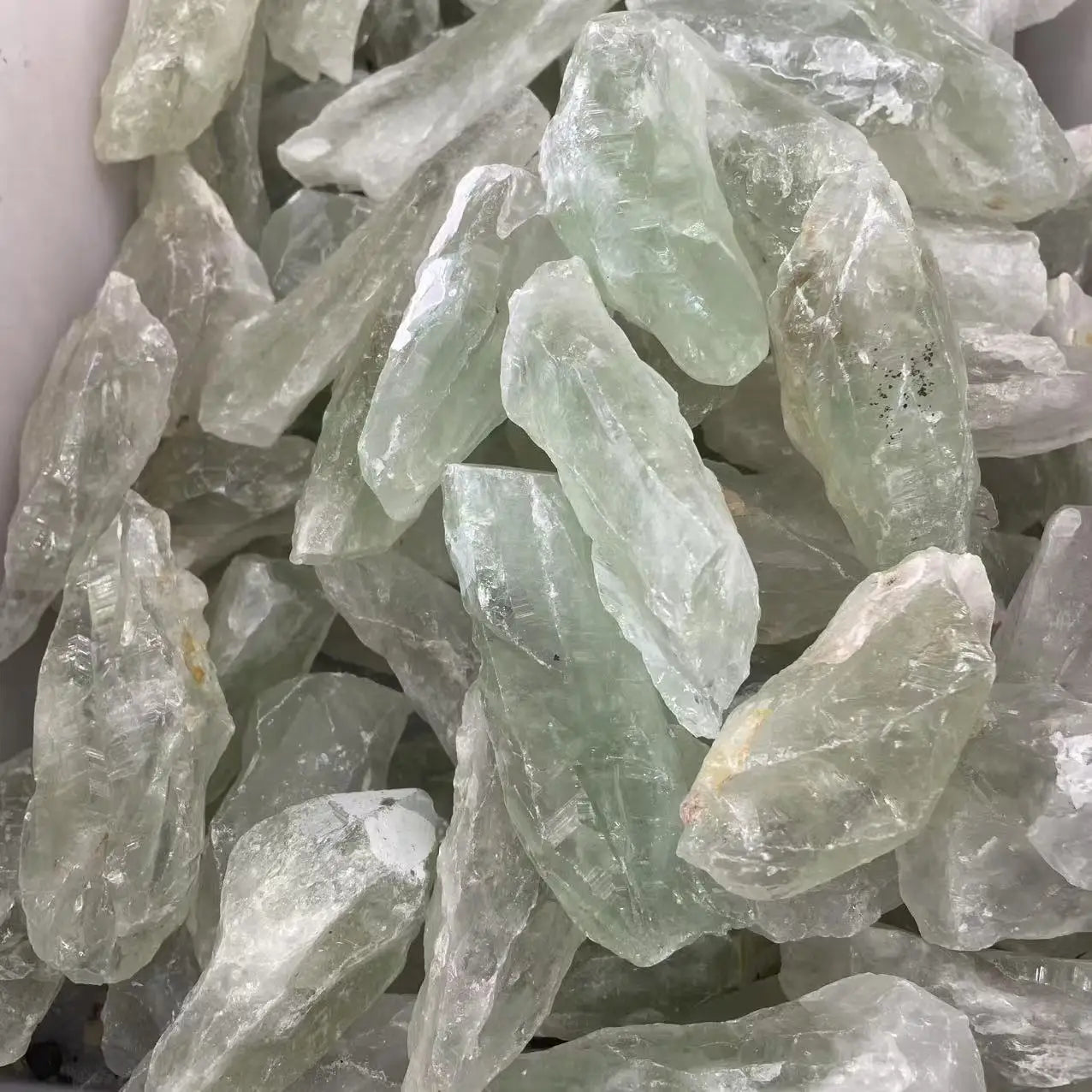 Natural Green Crystal Original Stone Fashion Home Decoration Carving Process Feng Shui Style Gift Promotion Project