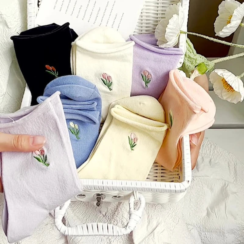 2022 Spring Fashion Vinca Embroidered Curled Top Thin Cotton Crew Floral Socks for Lady