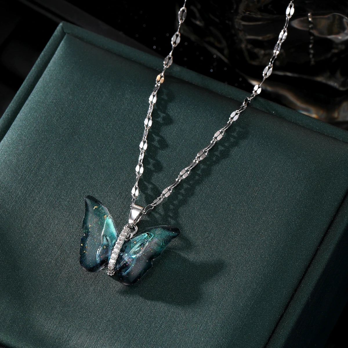 Fashion New Design Colorful Rhinestone Butterfly Pendant Necklace for Women Jewelry