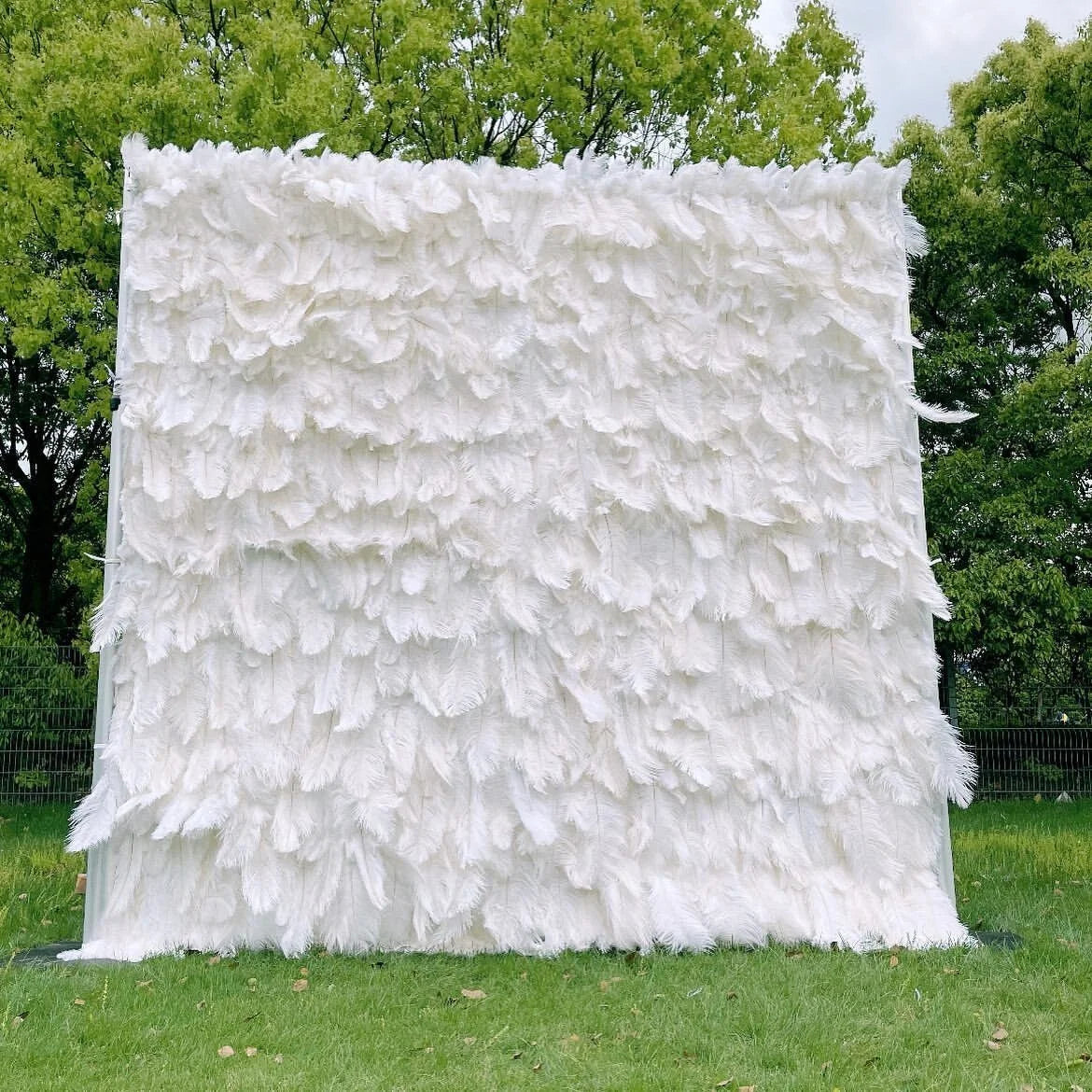 LFB1814 Luckygoods New Design Handmade Artificial Feather Wall Roll up for Wedding Party Photography Background Decor