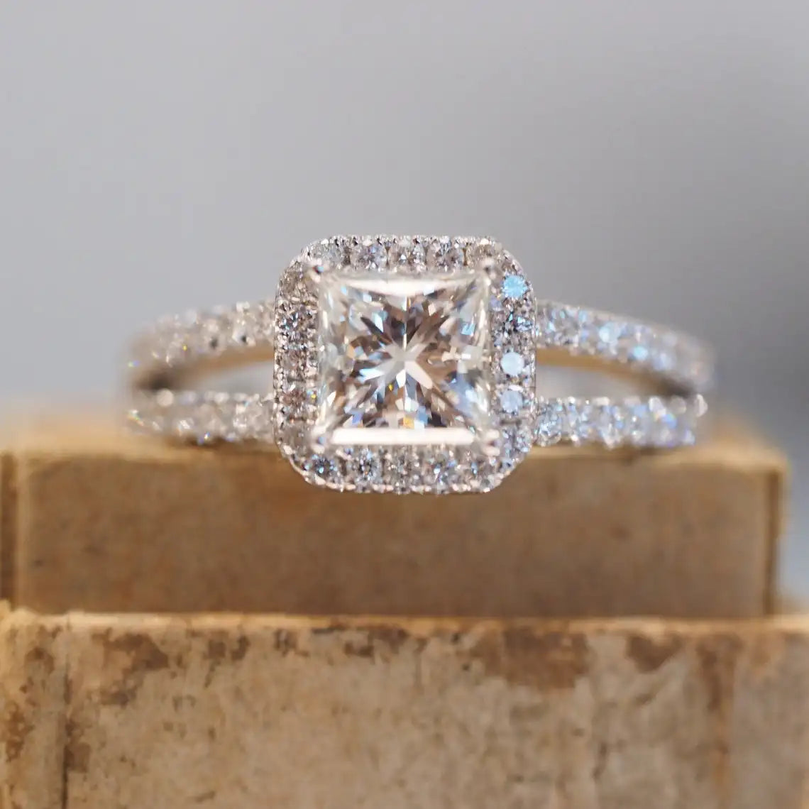 CAOSHI New Design Imitated Moissanite Stone Princess Cut Brilliant CZ Micro Insert Women Wedding Bridal Silver Ring