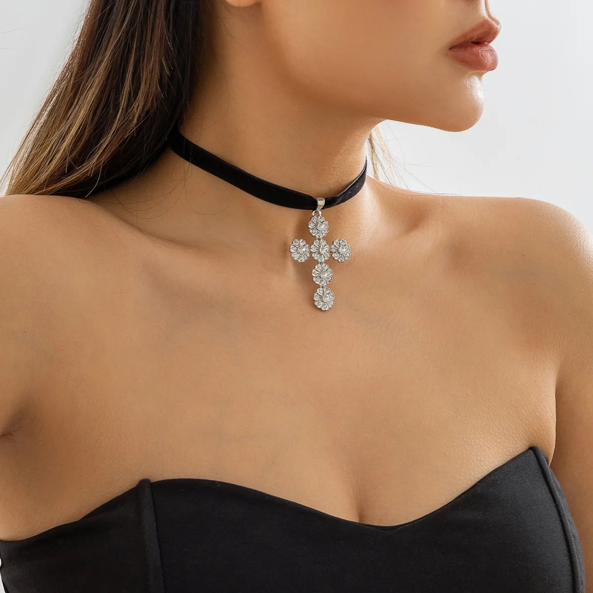 Fashionable Retro CHOKER Necklace with Zircon Cross Frame Pendant for Women Wedding Occasion
