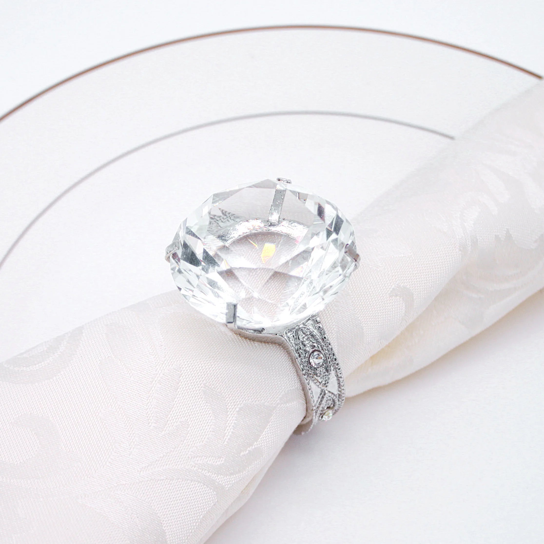 Wholesale Luxury Metal Napkin Holder Clear Crystal Bling Napkin Ring for Wedding Table Decoration New Model Party Accessory