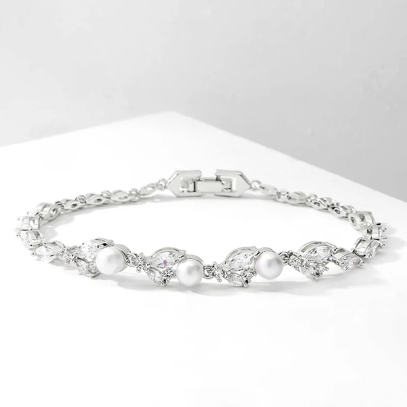 High Quality Micro-Inset Zircon Leaf Rhinestone Bracelet Personality Luxury Pearl Bracelet for Women