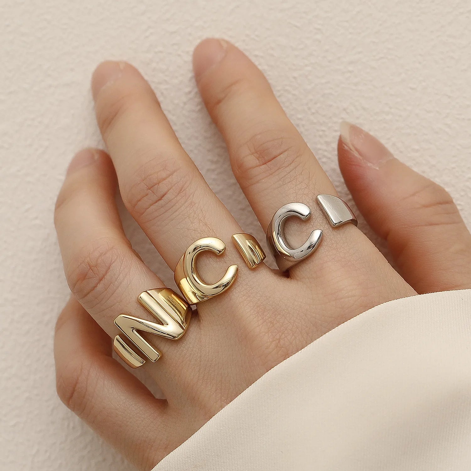 Steel Peptide Finger Rings with 26 English Alphabet Letters Stainless Steel Cold-toned Gold-plated Open-toe Finger Accessories