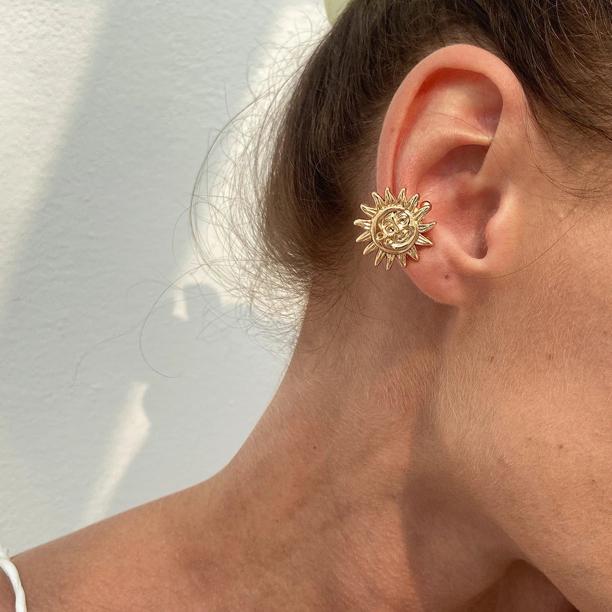 Vintage Design Metal Face Shaped Sunflower Clip-on Earrings for Women Trendy Ladies Earrings Wearing Accessories Fashion Jewelry
