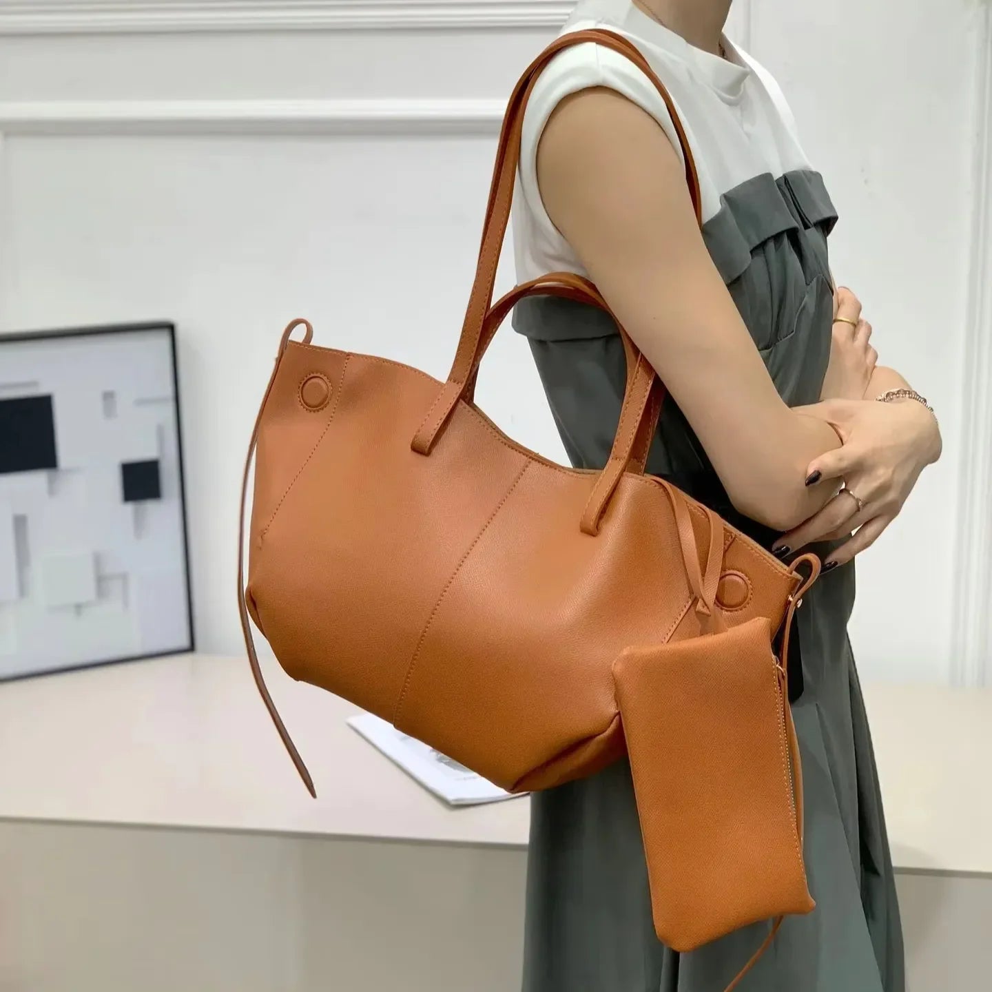 Top Layer Cowhide Women's High-End Large Capacity Tote Bag New Brand Casual Crossbody Fashion Handbag Durable Features