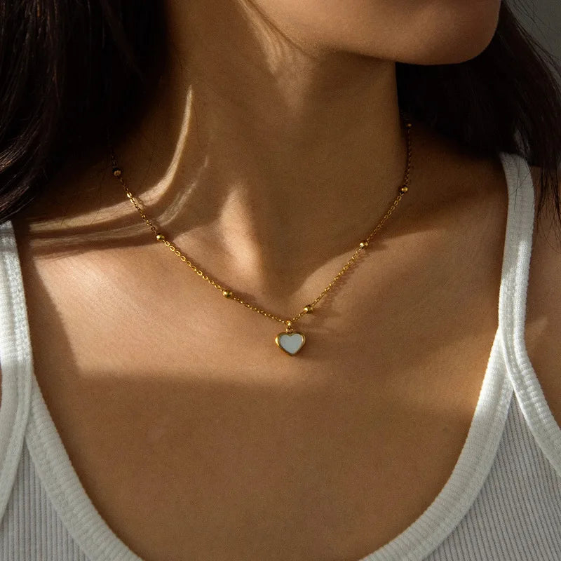 Hot Sale Trendy Women's 18K Gold Plated Stainless Steel Rope Chain Heart Shape Pendant Necklace with White Shell Fade Resistant