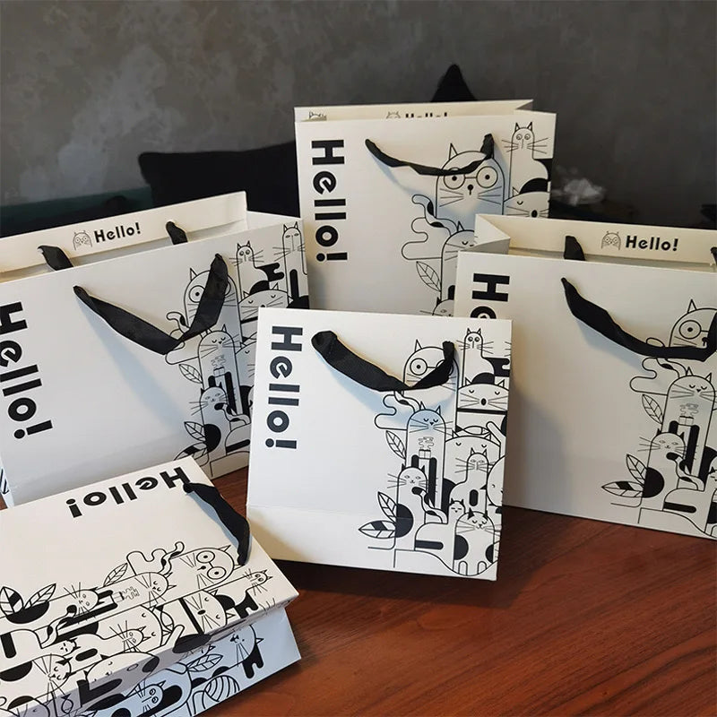 Luxury Boutique Paper Shopping Bags Handle for Clothing Cosmetics Recyclable White Customizable Gift Bags for Promotion Party
