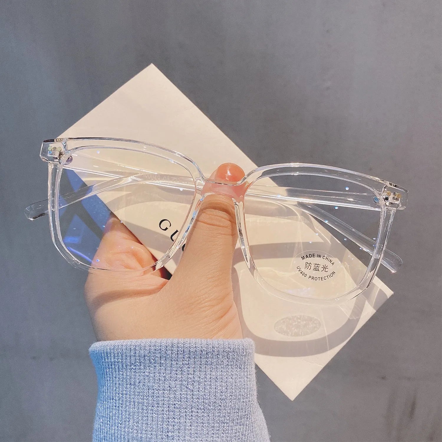 2022 Wholesale Retro Unisex Spectacle Frames Classic Luxury Blue Optic Glasses White Stock Fashionable Light Blocking Features