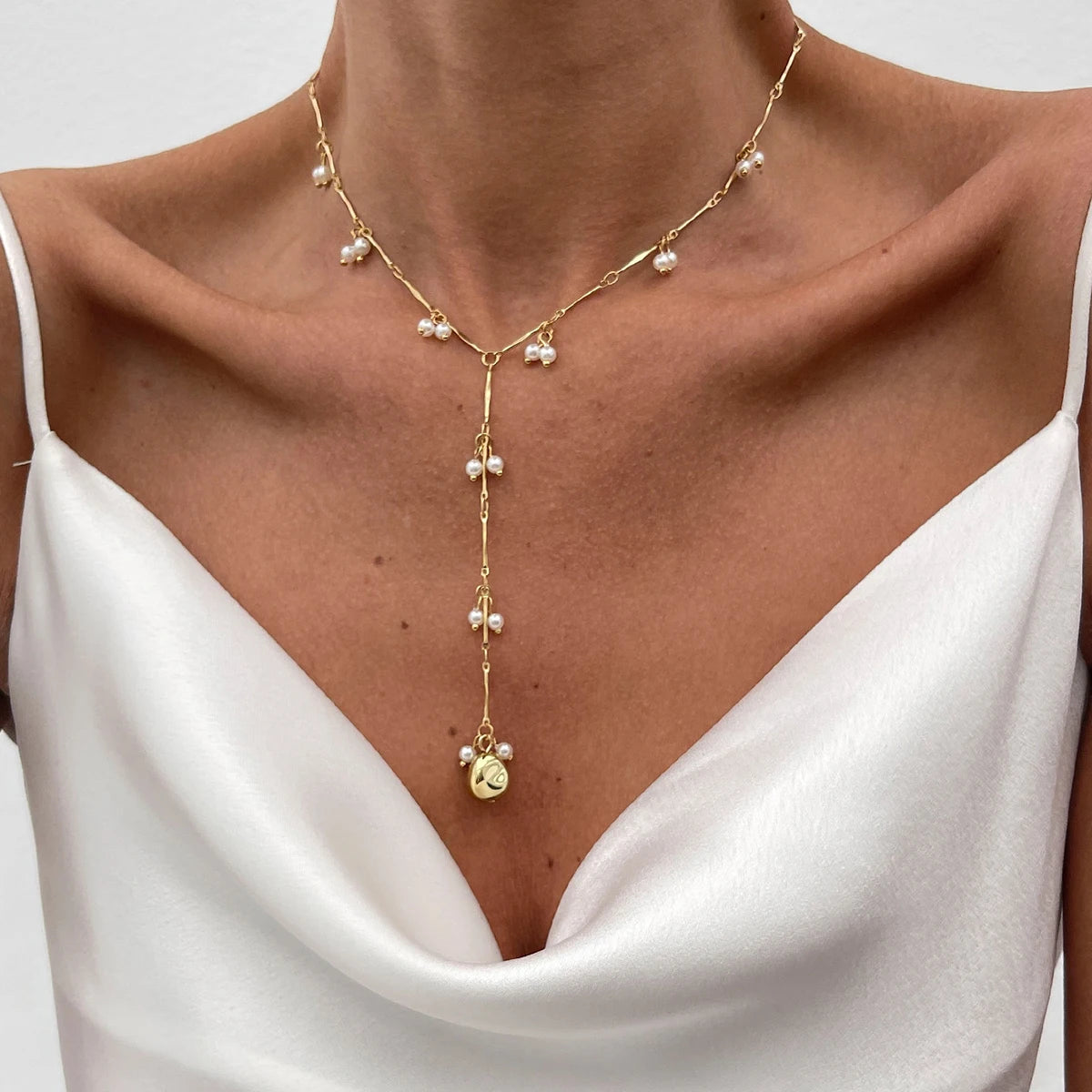 Trendy Bone Chain Imitated Pearl Irregular Bead Pendant Necklace for Women Fashionable Lady Daily Wear Accessories Jewelry Gifts