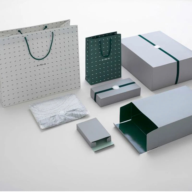 Wholesale Paper Shopping Bags Logo Printed Luxury Gift Paper Bag Packaging With Handle
