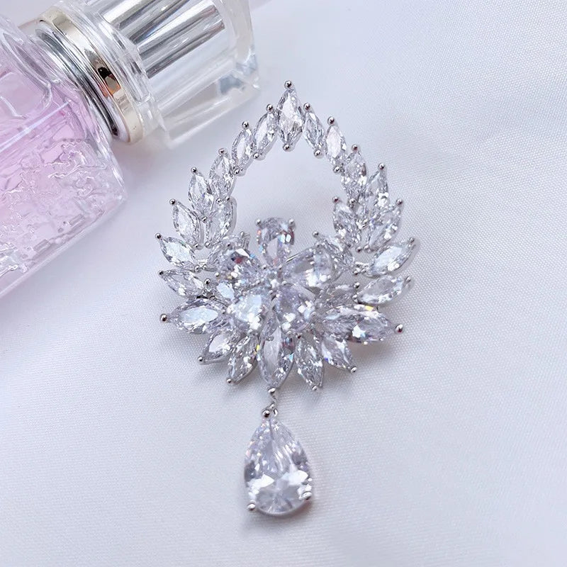 Luxury Vintage Wreath Rhinestone Pendant Brooches for Women Lady Flower Crystal Wedding Party Badges Jewelry Suit Dress Pins