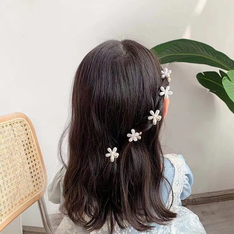 Cheap French Vintage Pearl Daisies Flower Hairpin Small Hair Claw Clip Instagram Mini Hair Accessories Woman MegaBDM
