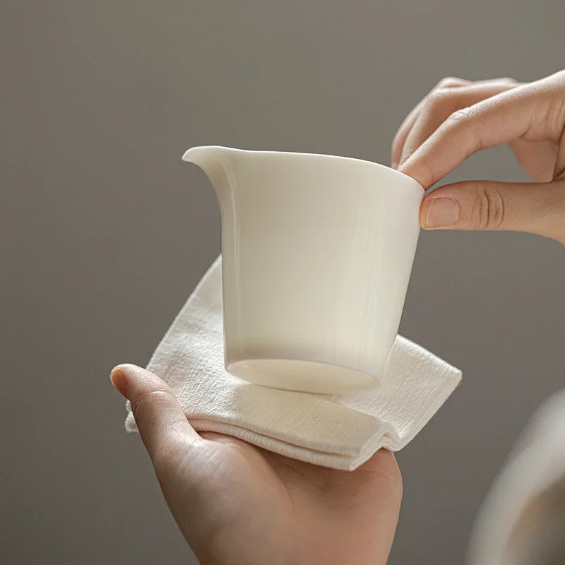 White Ceramic Porcelain Gong Dao Bei Tea Dispenser Simple Mutton Fat Jade Cup with Filter and Drain Fair Cup Sea
