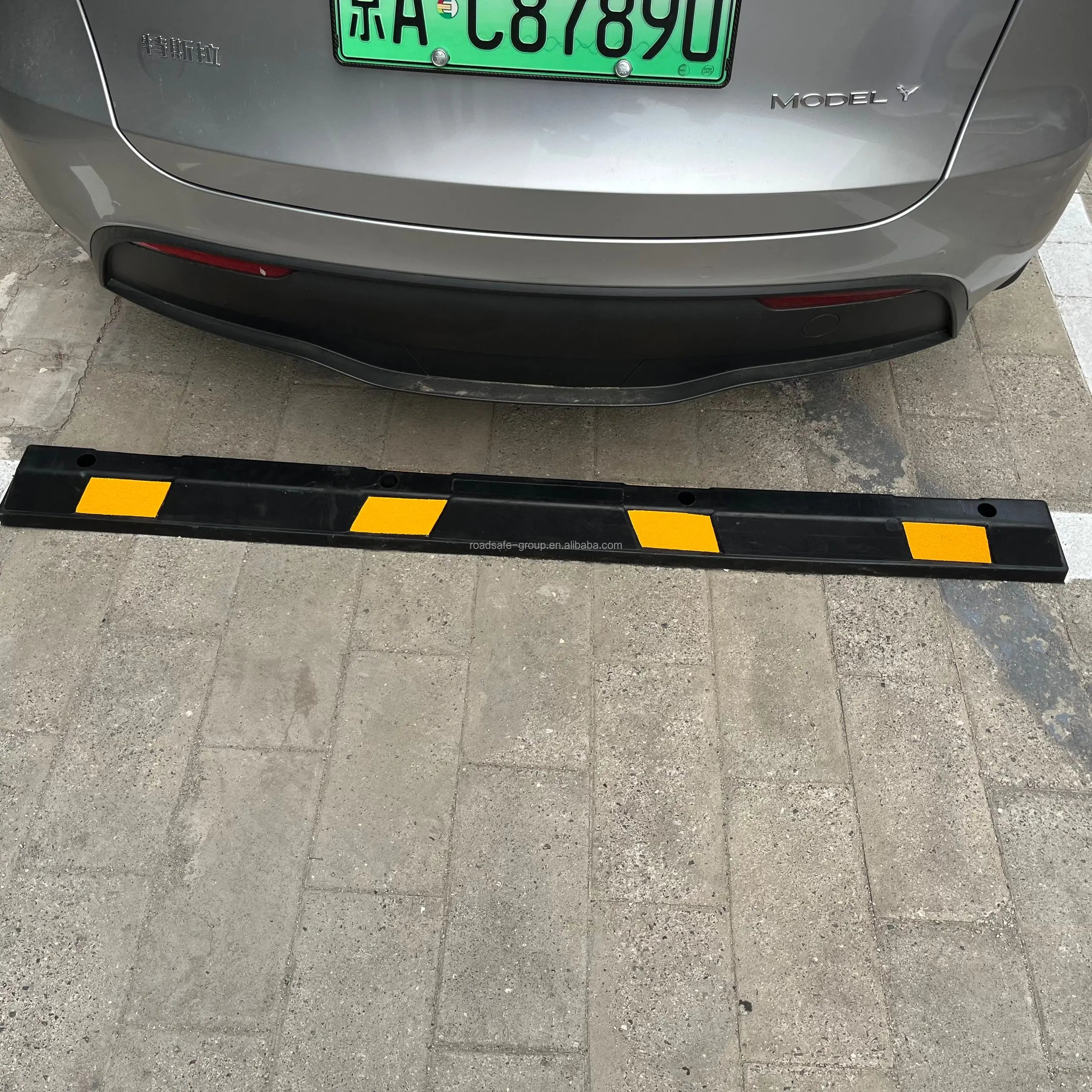 165cm Long Yellow Rubber Reflective Tape Speed Bump Car Wheel Stopper Pack for Effective Parking & Traffic Management