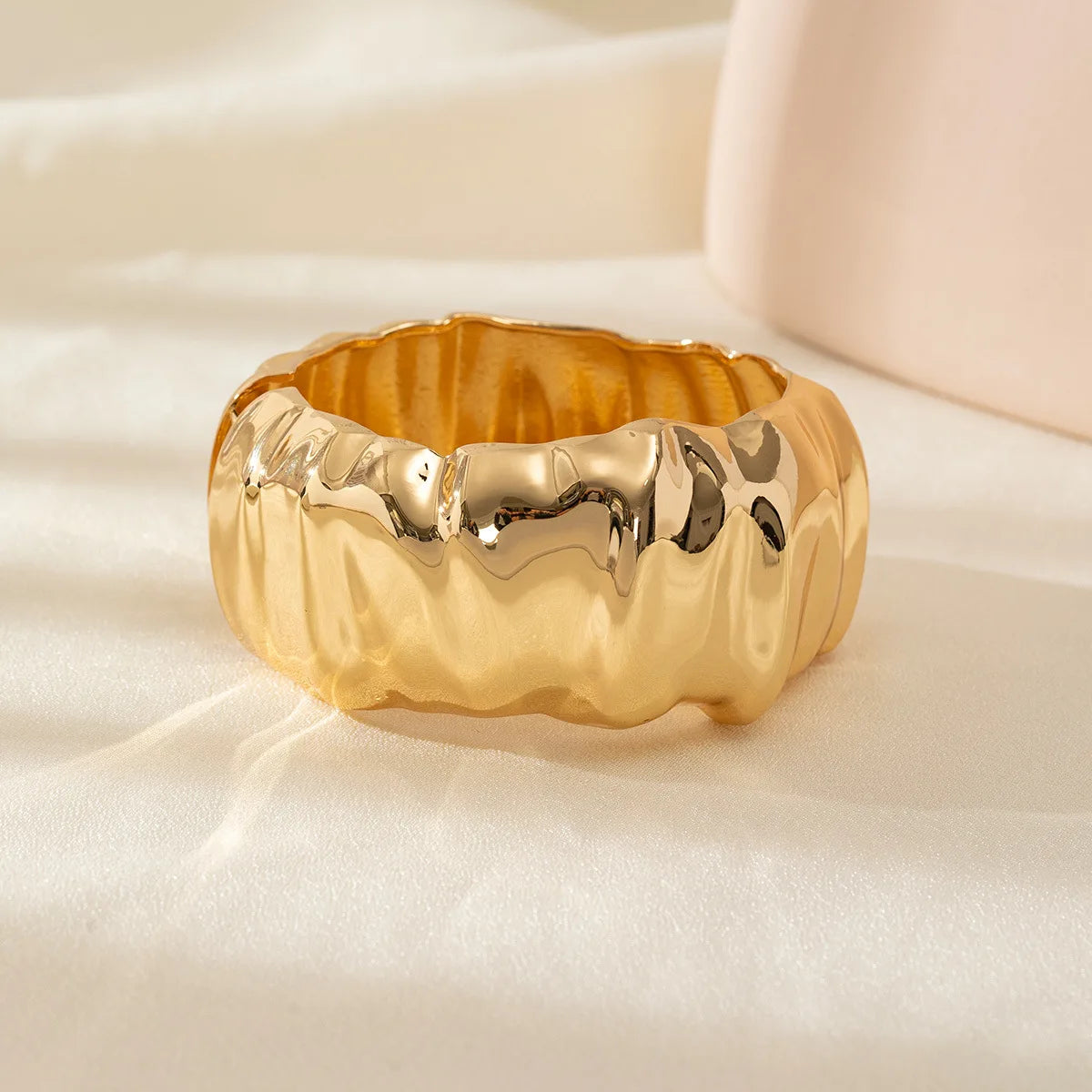 Wholesale Ripple Wave Chunky Bangles Gold Silver Spring Hinged Wide Cuff Bracelets Trendy Modern Women Jewelry