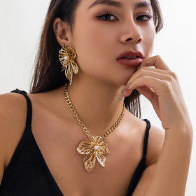 2024 Fashion Jewelry Exaggerated Antique Large Flower Necklace Earring Set Metal Chain Texture Hollow Flower Necklace Jewelry