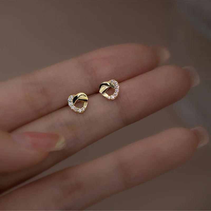 Wholesale 925 Sterling Silver Love Stud Earrings Fashionable Geometric Pattern Shiny Zircon Gold Plated for Korean Party Wedding