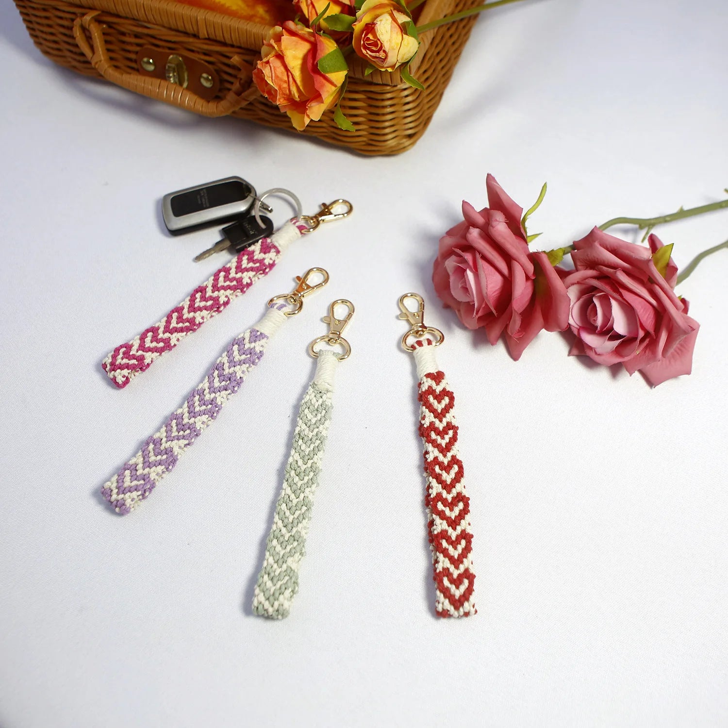 Portachiavi a Cuore Macrame Hobo Keychain Handmade Heart-shaped Bag Pendant Lanyard Boho Macrame Wristlet HeartKeychain