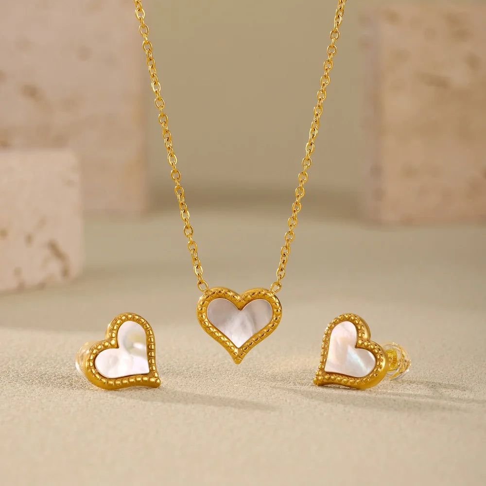 New Arrivals Natural Shell Love Pendant Necklace Earrings Set Exquisite Stainless Steel Gold Plated Heart Shaped Jewelry Set