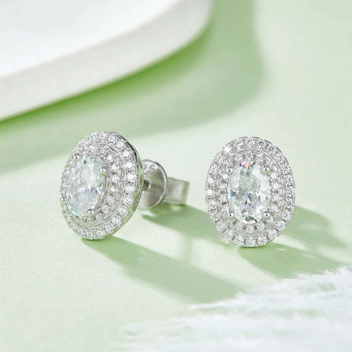 Hot Sale Fashion High Quality Oval Shape White Gold Plated 925 Sterling Silver Moissanite 0.5Carat Stud Earrings for Women
